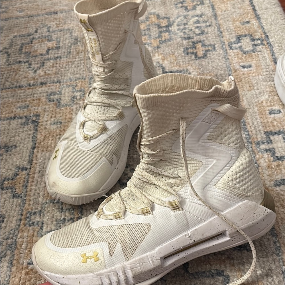 Under Armour Women's Cream High-Top volleyball Sneakers